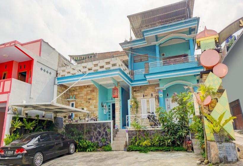 Hotel Oyo 90284 Villa Biru