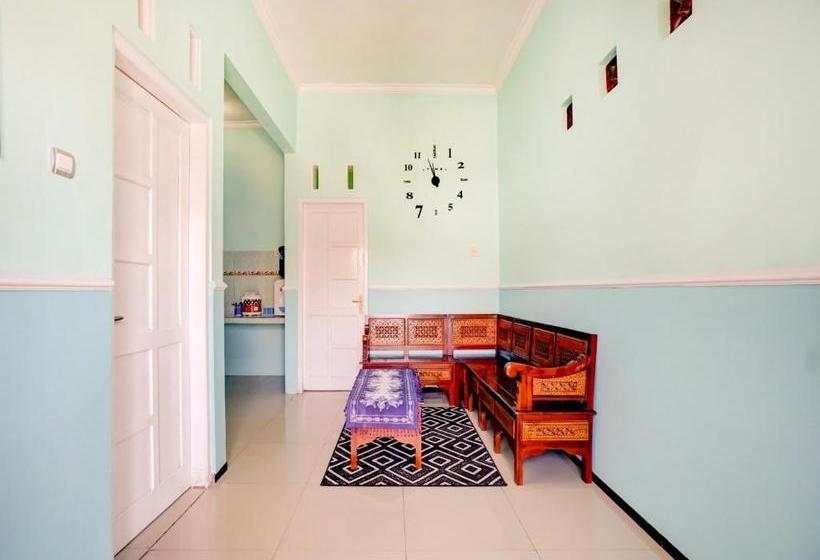 Hotel Oyo 90284 Villa Biru