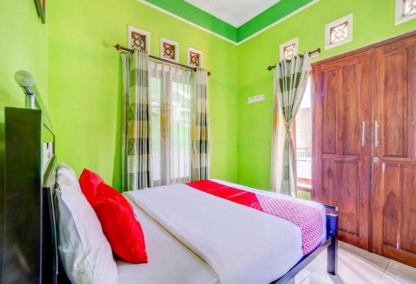 Hotel Oyo 90284 Villa Biru