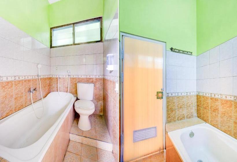 Hotel Oyo 90284 Villa Biru