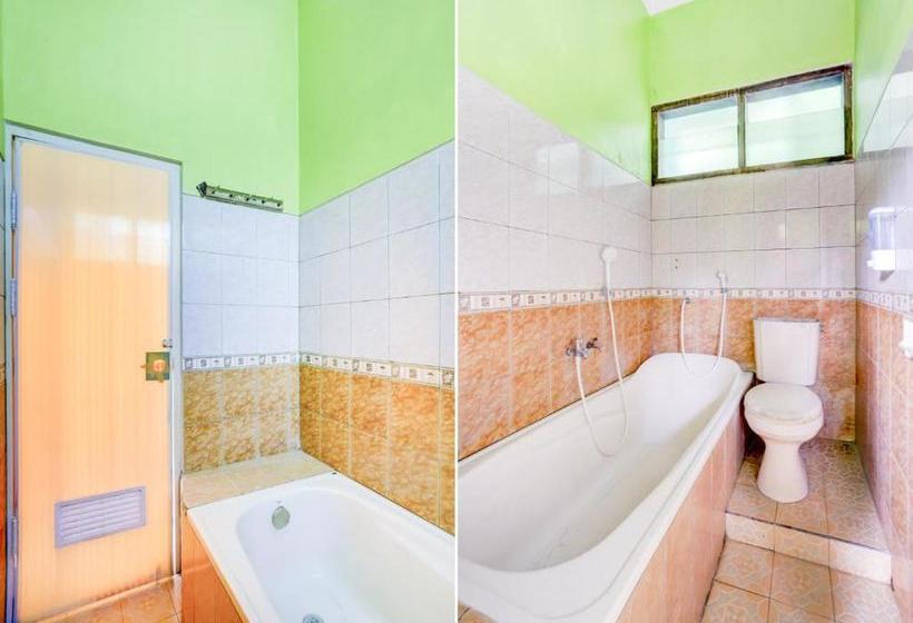 Hotel Oyo 90284 Villa Biru