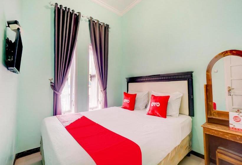 Hotel Oyo 90284 Villa Biru