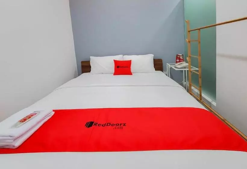 Hotelli Reddoorz Plus @ Batutulis Bogor