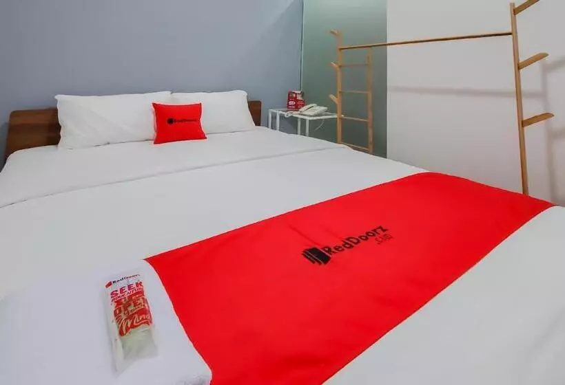 Hotelli Reddoorz Plus @ Batutulis Bogor