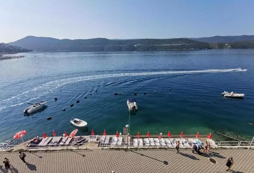 پانسیون Apartmani Leženić M