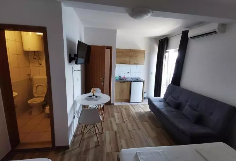 پانسیون Apartmani Leženić M