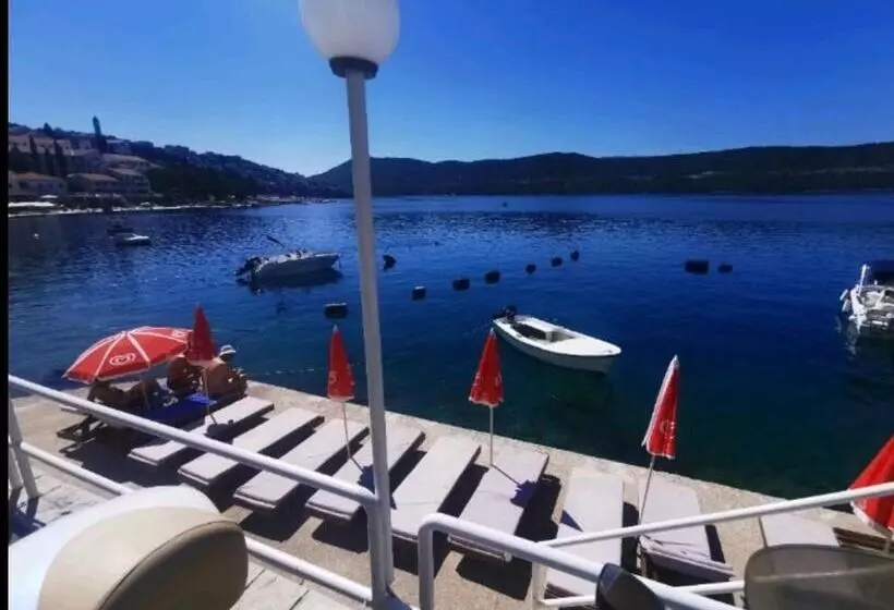 پانسیون Apartmani Leženić M