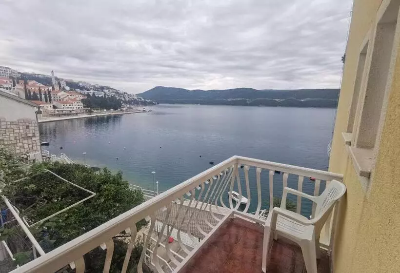 پانسیون Apartmani Leženić M