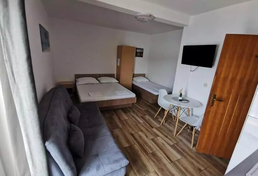 پانسیون Apartmani Leženić M