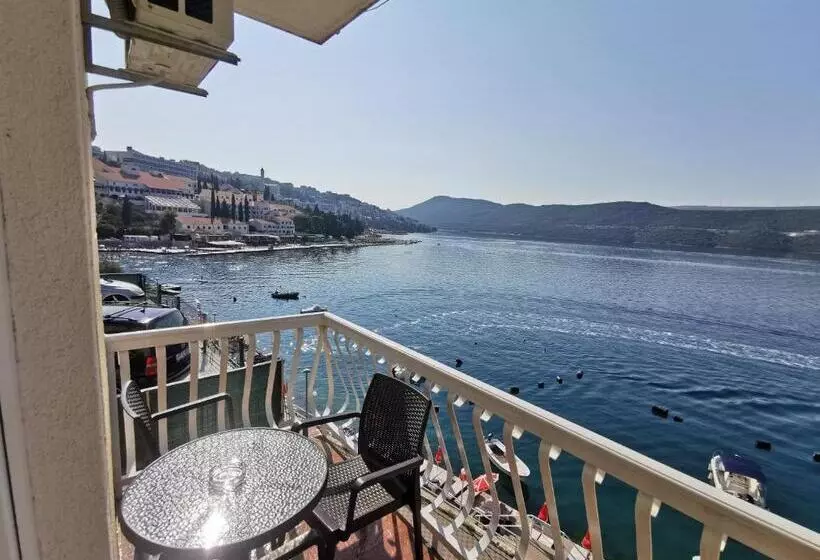 پانسیون Apartmani Leženić M