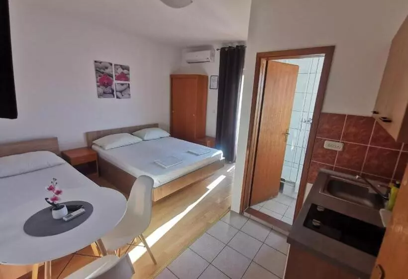 پانسیون Apartmani Leženić M