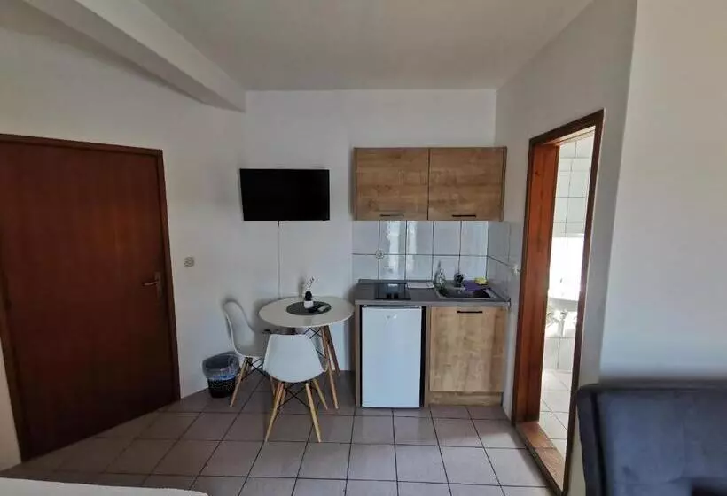 پانسیون Apartmani Leženić M