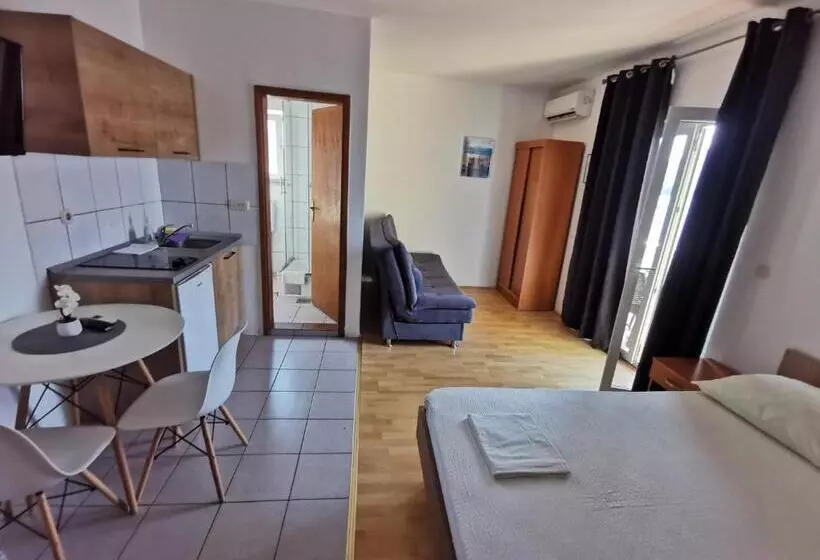 پانسیون Apartmani Leženić M