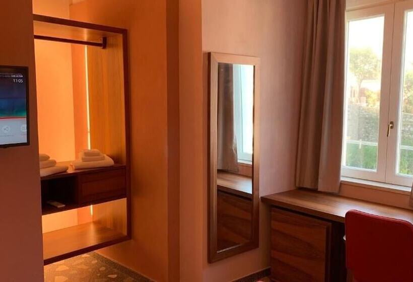 פנסיון Dimora Del Leone Gaeta