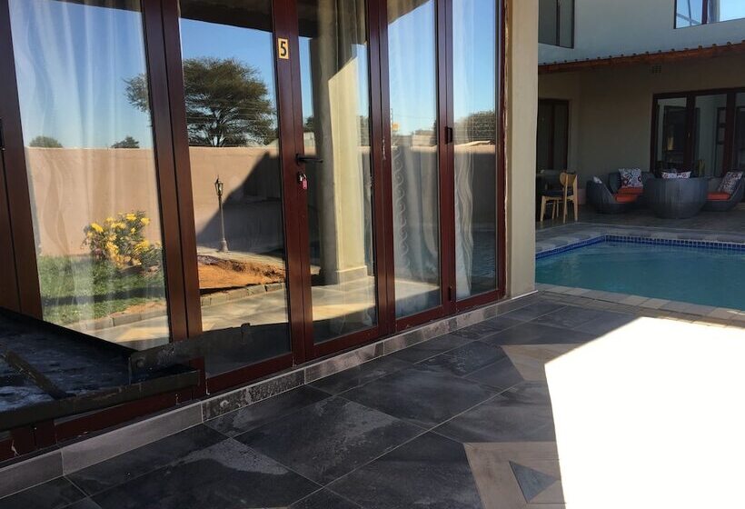 پانسیون Kanyi Guest House