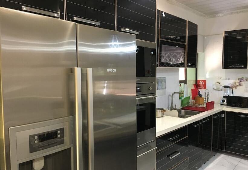 پانسیون Kanyi Guest House