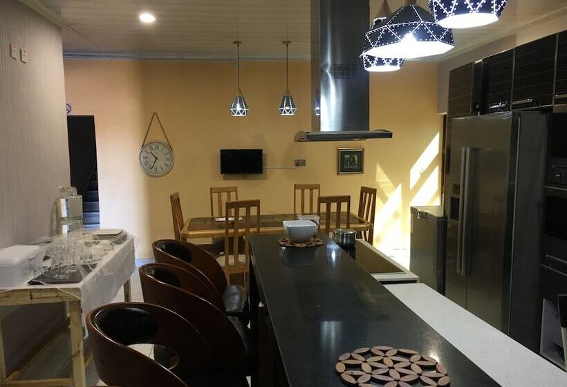 پانسیون Kanyi Guest House