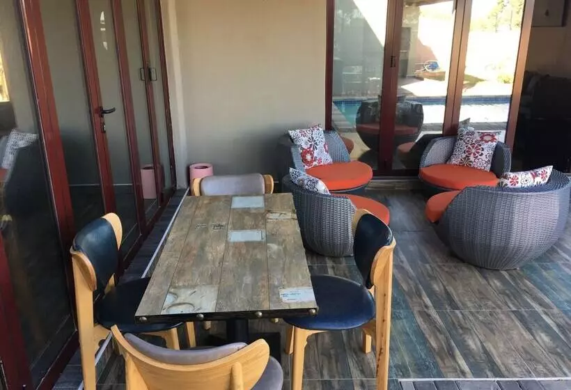 پانسیون Kanyi Guest House