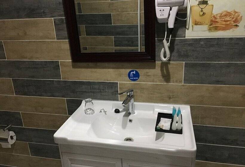 پانسیون Kanyi Guest House