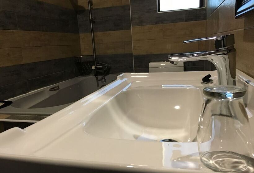 پانسیون Kanyi Guest House