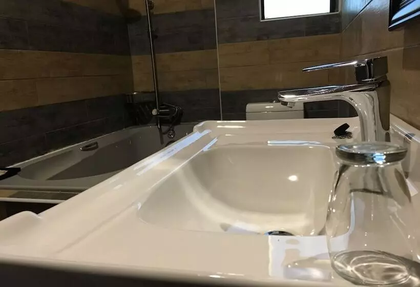 پانسیون Kanyi Guest House