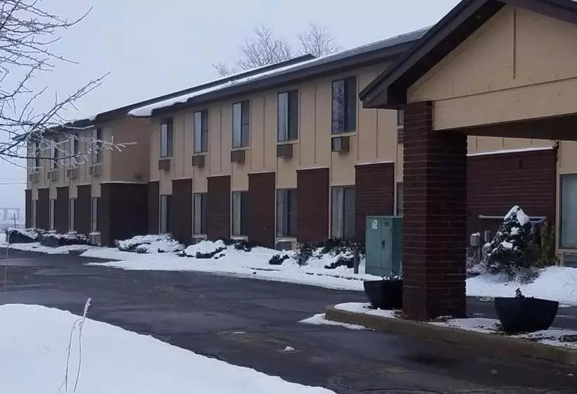 ホテル Amerivu Inn And Suites Shawano Wi