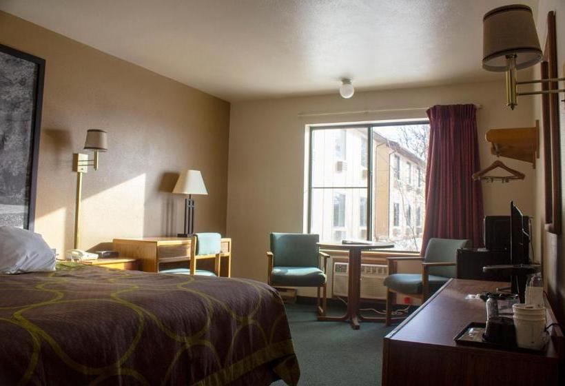 בית מלון כפרי Amerivu Inn And Suites Shawano Wi