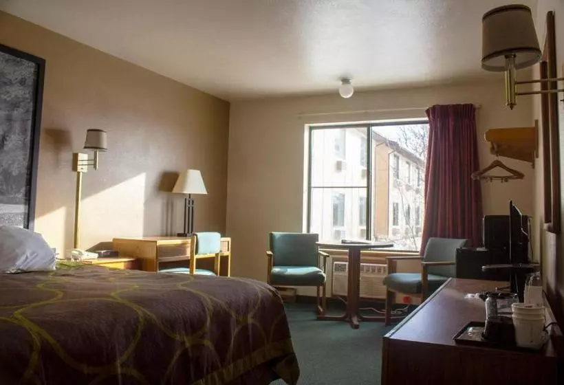 ホテル Amerivu Inn And Suites Shawano Wi