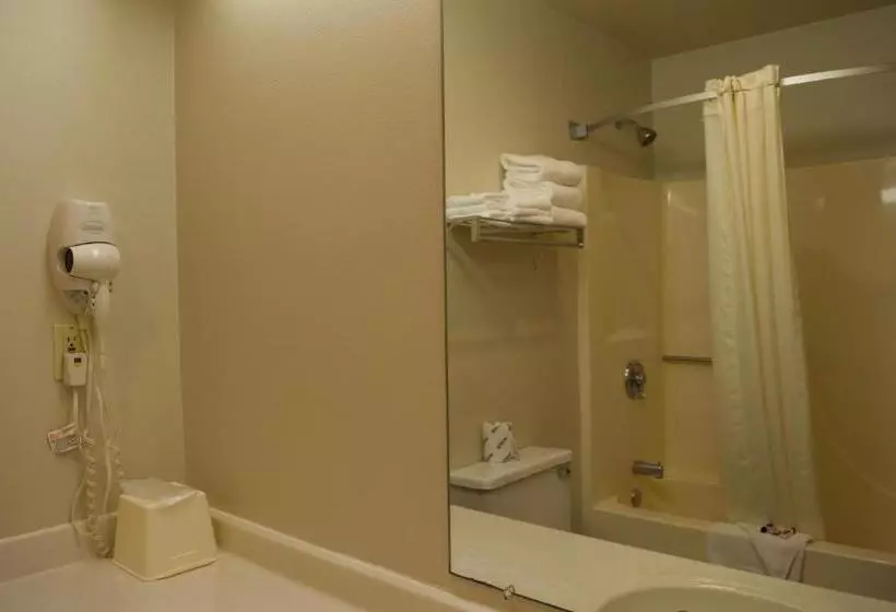 ホテル Amerivu Inn And Suites Shawano Wi