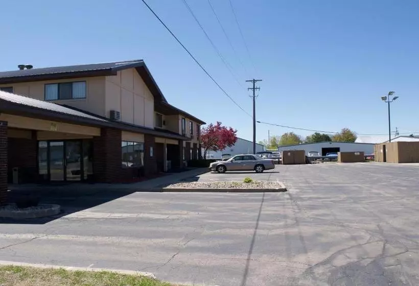 ホテル Amerivu Inn And Suites Shawano Wi