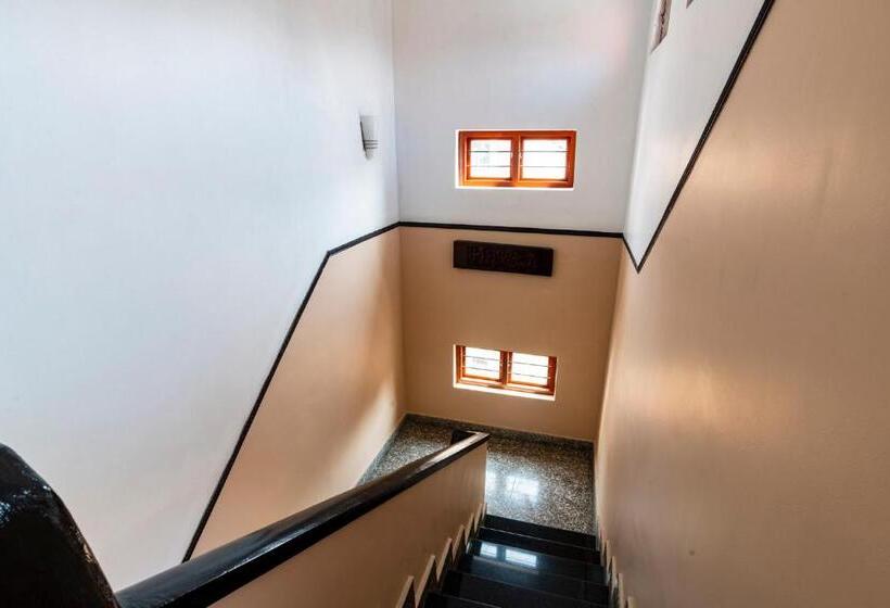 Otel Anadiyil Leelakrishna Inn