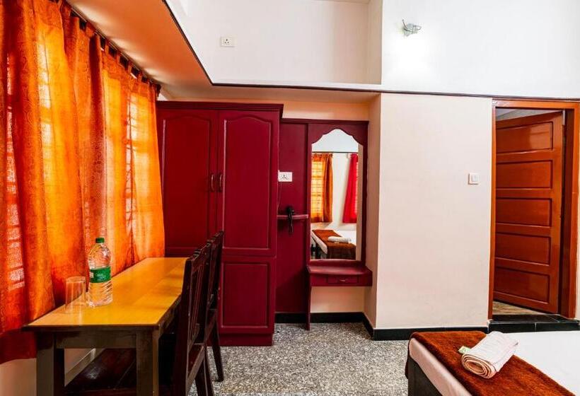 Otel Anadiyil Leelakrishna Inn