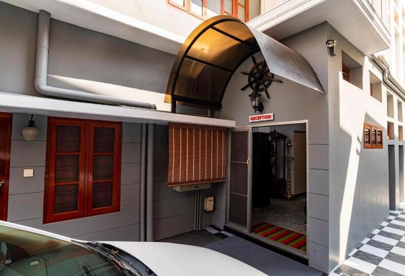 Otel Anadiyil Leelakrishna Inn