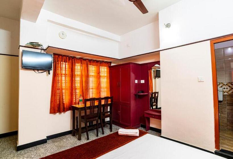 Otel Anadiyil Leelakrishna Inn