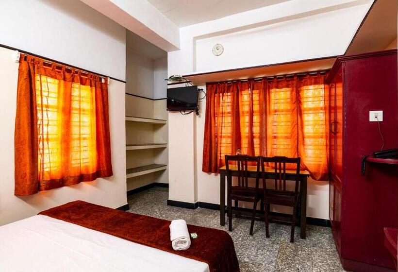 Otel Anadiyil Leelakrishna Inn
