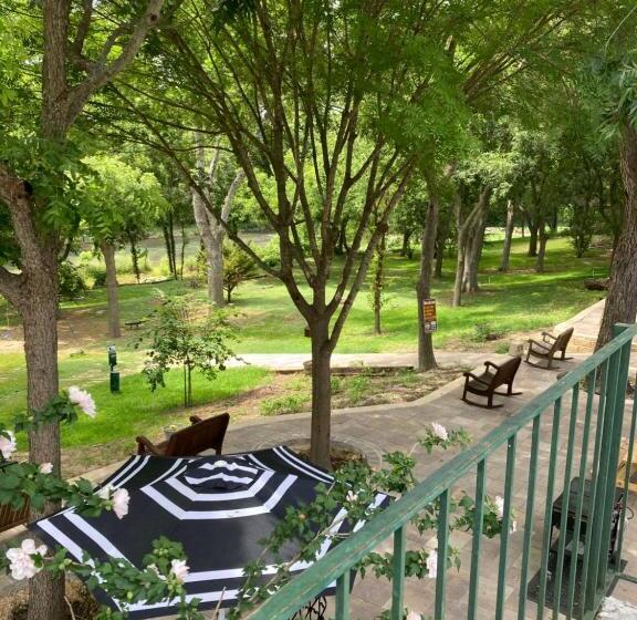 酒店 Horseshoe Riverside Lodge