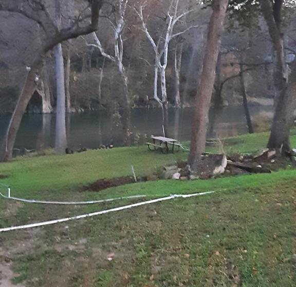 酒店 Horseshoe Riverside Lodge