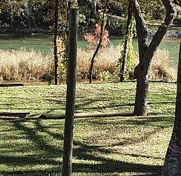 酒店 Horseshoe Riverside Lodge