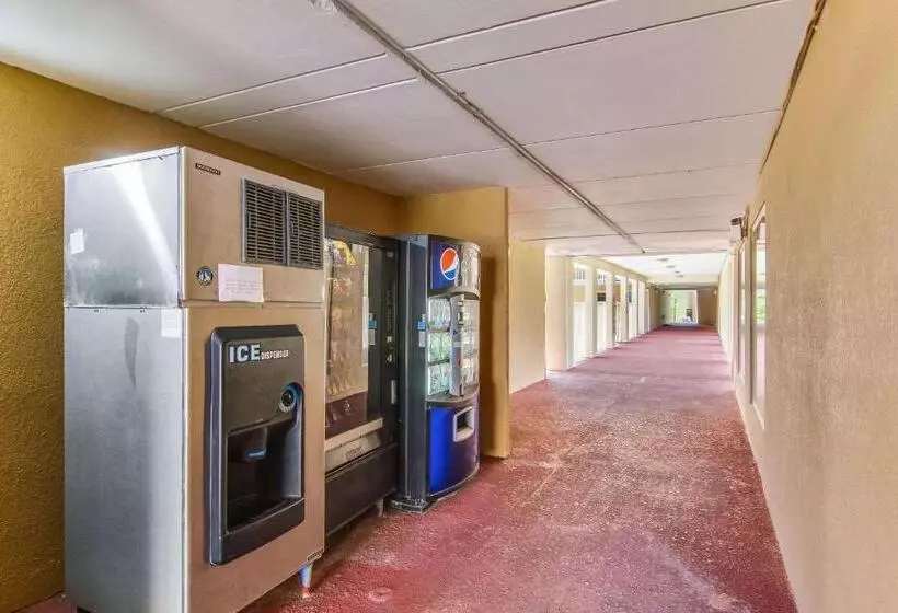 Suburban Studios Hotel Kingsland Near I 95