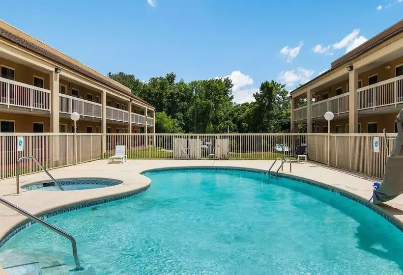 Suburban Studios Hotel Kingsland Near I 95
