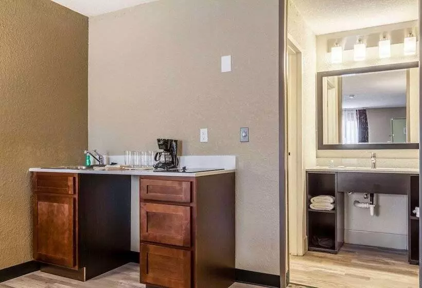 Suburban Studios Hotel Kingsland Near I 95
