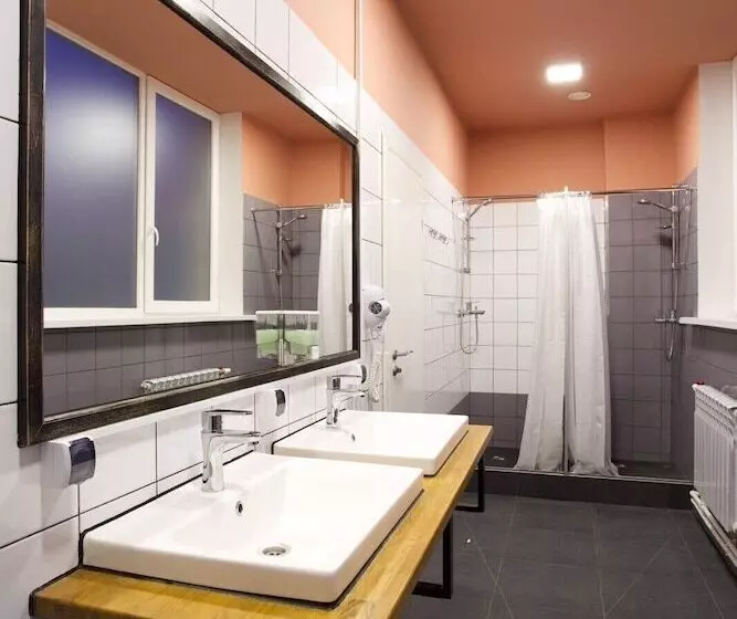 هتل کپسول Kyiv