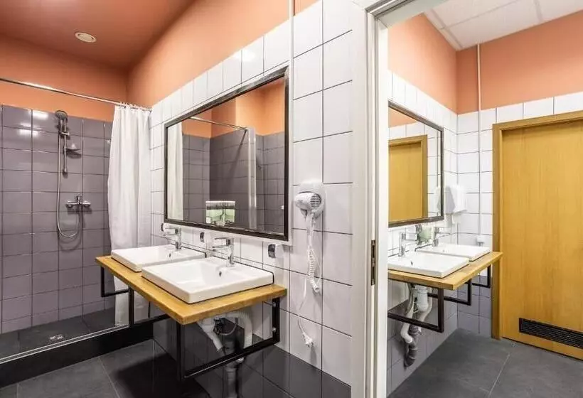 هتل کپسول Kyiv