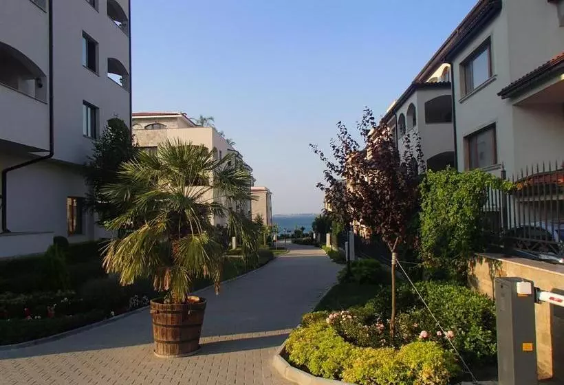 Aqua Dreams Studio Apartment