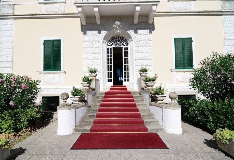 Grand Hotel Villa Parisi