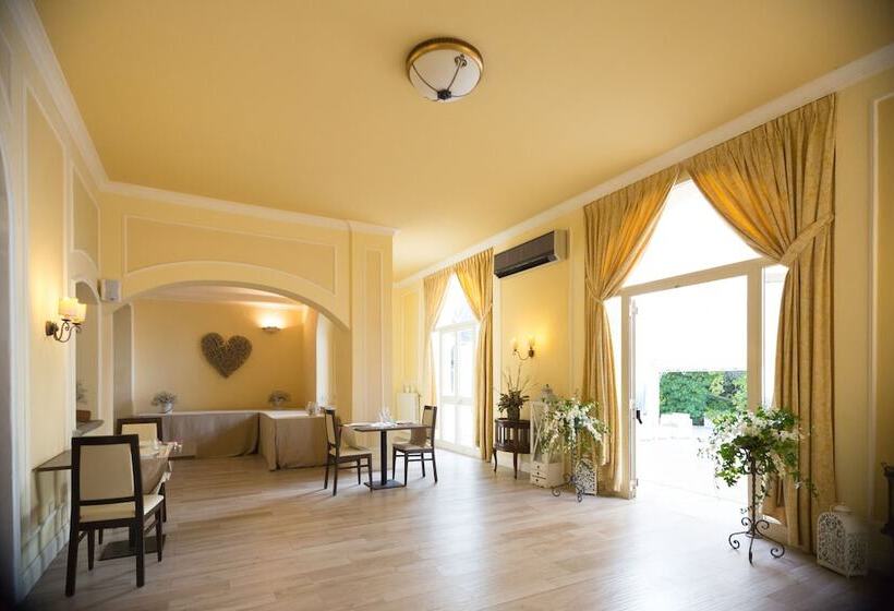 Grand Hotel Villa Parisi