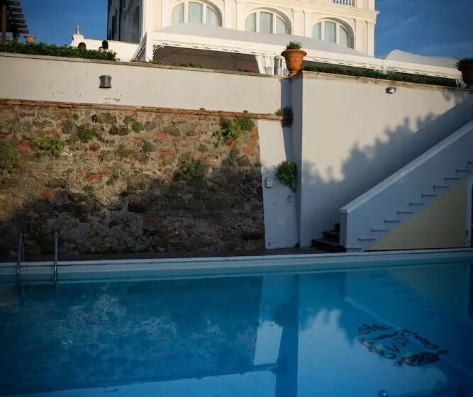 Grand Hotel Villa Parisi