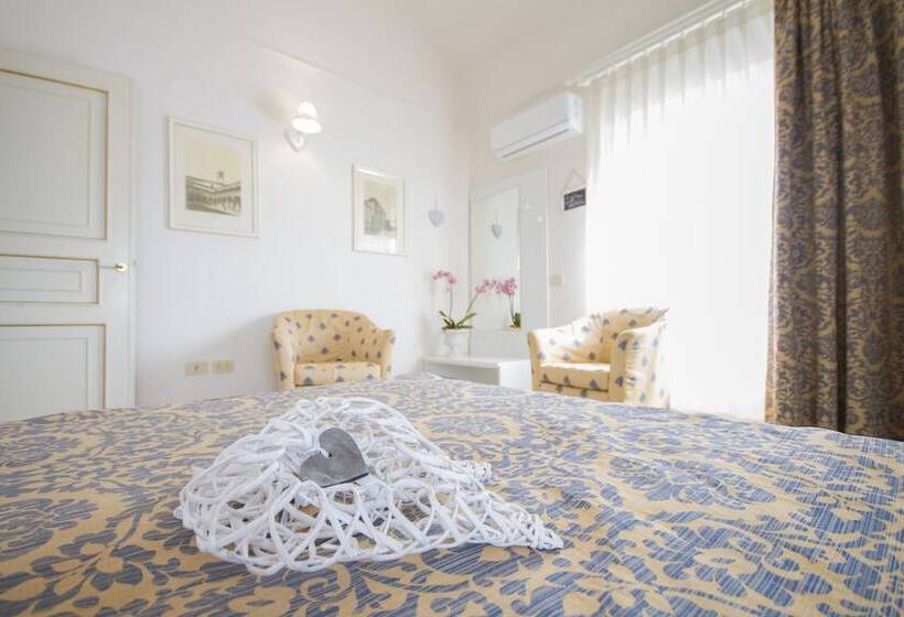 Grand Hotel Villa Parisi