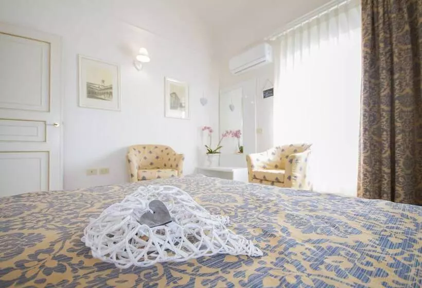 Grand Hotel Villa Parisi