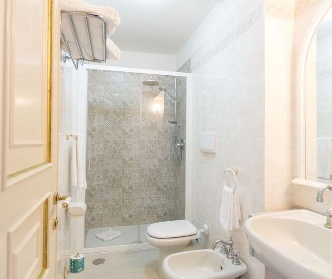 Grand Hotel Villa Parisi